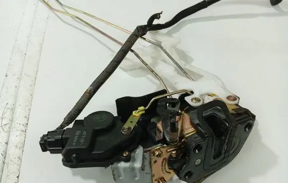 Hyundai Santa Fe Rear door lock 