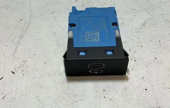 BMW 3 G20 G21 USB socket connector 8711940 530601 19163010