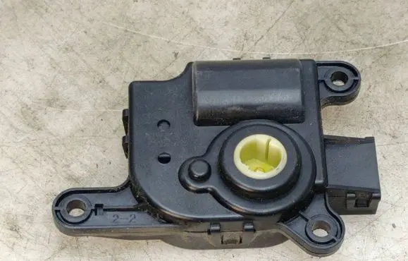 Hyundai Santa Fe Air flap motor/actuator D267DC4BA AC196200