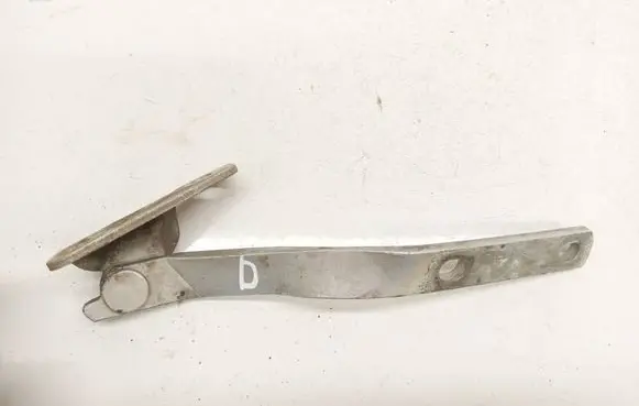 Volkswagen PASSAT B4 Engine bonnet/hood hinges 3A0823302A
