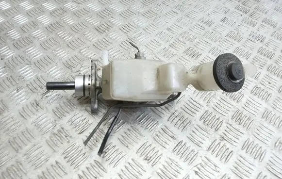 Toyota RAV 4 (XA20) Master brake cylinder