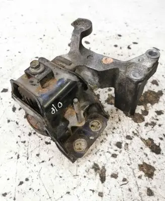 Nissan Qashqai Engine mount bracket