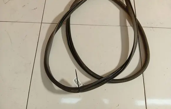 Toyota Avensis Verso Rubber seal front coupe door 
