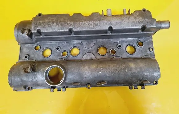 Opel Zafira A Rocker cam cover 24417248