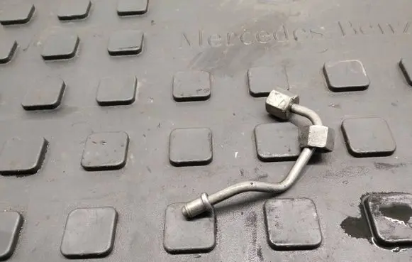 Mercedes-Benz GLK (X204) Fuel injector supply line/pipe 