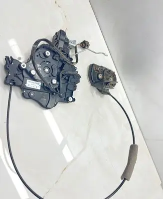 Volkswagen Transporter - Caravelle T5 Sliding door lock 7H0843654ED 1515010 141510