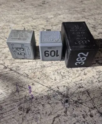 Audi A3 S3 8L Other relay 1J0906381A 141951253B 4D0907131