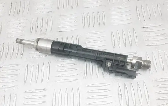 BMW 5 F10 F11 Fuel injector 7597870