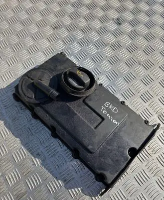Volkswagen Touran I Rocker cam cover 03G103475
