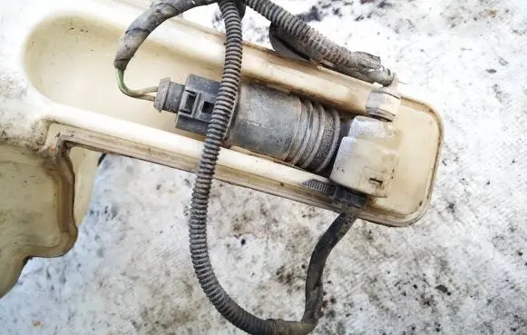 Volkswagen PASSAT B6 Windscreen/windshield washer pump