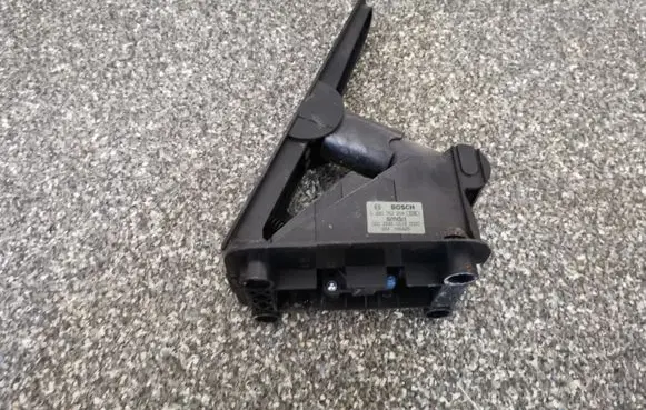 Smart ForTwo I Accelerator throttle pedal 0280752254 0002245V019