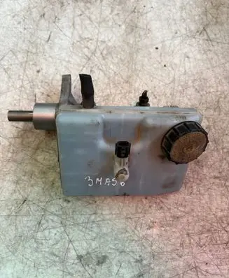 Renault Master III Master brake cylinder 
