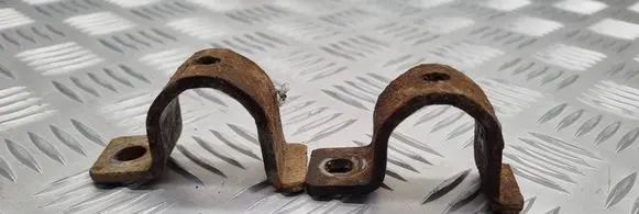 Mitsubishi Carisma Sway bar bush bracket, front 