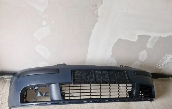 Volkswagen Golf V Front bumper