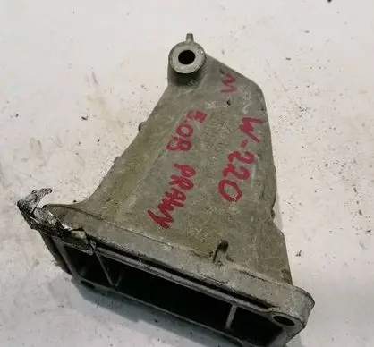 Mercedes-Benz S W220 Engine mounting bracket A1132230304