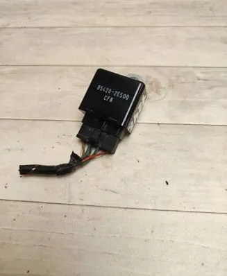 Hyundai Tucson JM Window wiper relay 954202E500