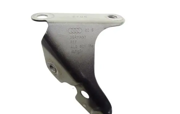 Audi Q7 4L Fender mounting bracket 4L0821136