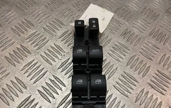 Mitsubishi Outlander Electric window control switch 2667T14AD