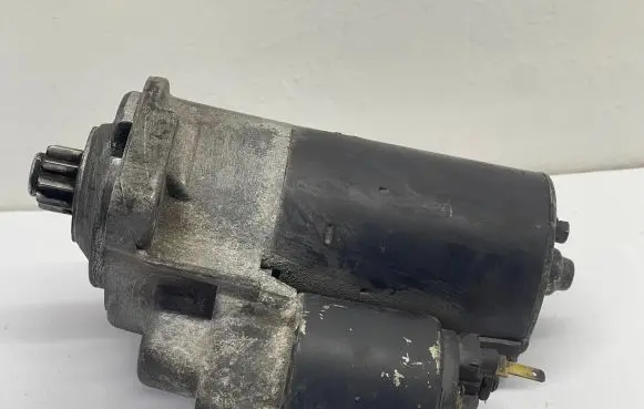 Volkswagen Golf IV Starter motor 11017830125N
