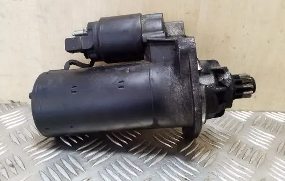 Volkswagen Golf IV Starter motor 0001125018 02M911023A