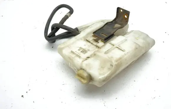 Honda CR-V Windshield washer fluid reservoir/tank