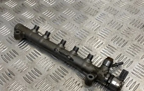Volvo V40 Fuel main line pipe 31303612 A131370100