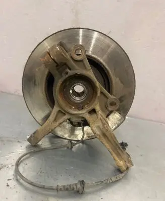 Front wheel hub