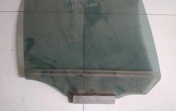 Opel Zafira B Rear door window glass AS3