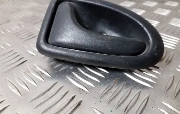 Opel Vivaro Front door interior handle 7700432707D