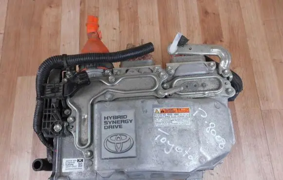 Toyota Yaris Voltage converter inverter G920052033