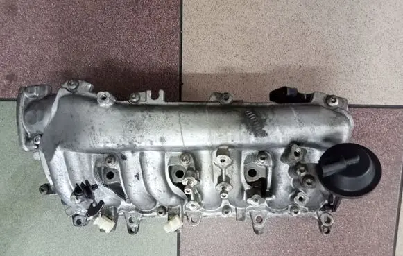 Opel Astra H Rocker cam cover 8973858233