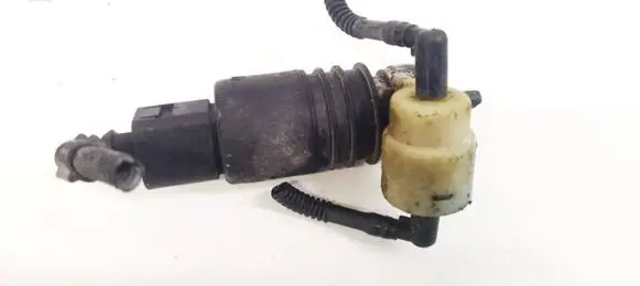 Volkswagen Golf IV Windscreen/windshield washer pump