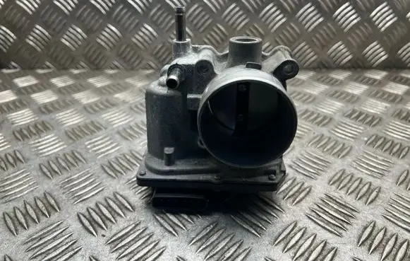 Toyota Auris E180 Throttle valve 220300T110
