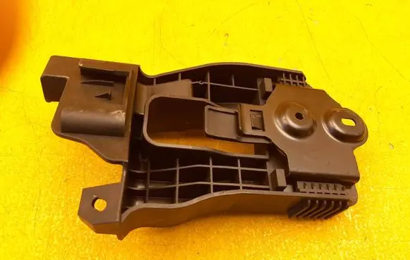Peugeot 5008 II Other engine bay part 9845047180