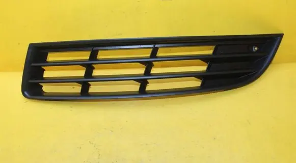 Volkswagen PASSAT B6 Front bumper lower grill