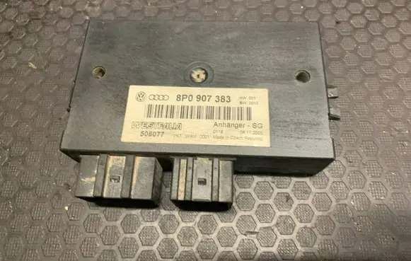 Volkswagen PASSAT B6 Tow bar trailer control unit/module 8P0907383