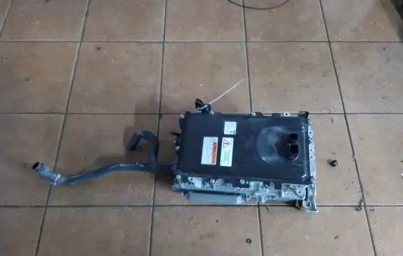 Voltage converter inverter