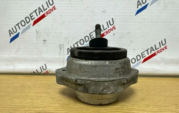 Engine mount bracket