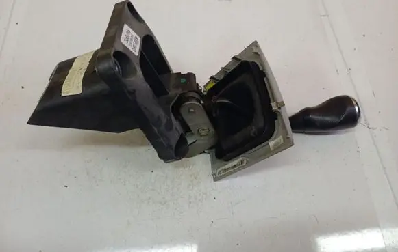 Dodge Caliber Gear shifter/selector 05062135AB