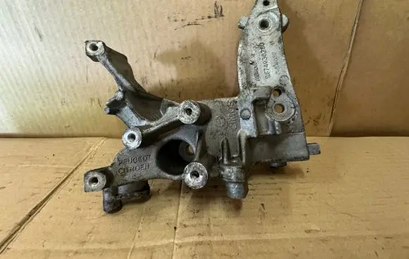 Peugeot 3008 I Engine mounting bracket 9674030280 C4003746EE AVS1S2U3