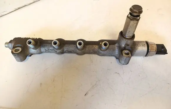 Opel Meriva B Fuel main line pipe 45PP32 10282116590