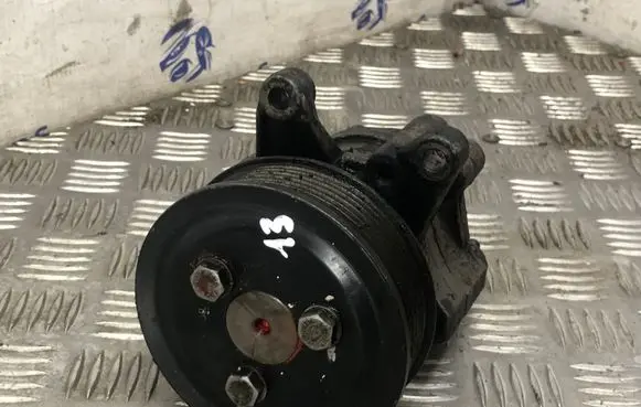 BMW X5 E53 Power steering pump 1437990 32421437990