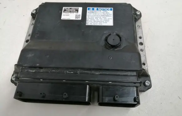Toyota Prius+ (ZVW40) Engine control unit/module 8966147830 2756009271
