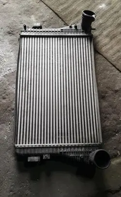 Volkswagen Touran I Intercooler radiator