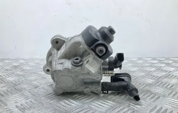 Volkswagen Jetta VI Fuel injection high pressure pump 03L130755D
