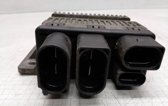 Volkswagen Transporter - Caravelle T5 Coolant fan relay 7H0919506D 898096000