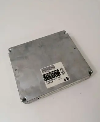 Toyota Avensis T250 Engine control unit/module 8966105690