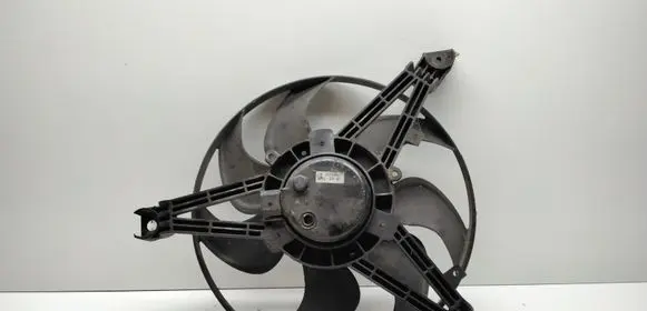 Radiator cooling fan shroud