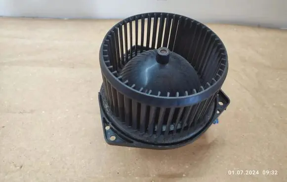 Nissan Terrano Heater fan/blower 4868530350