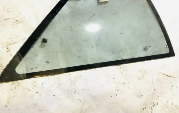 Nissan Sunny Rear side window